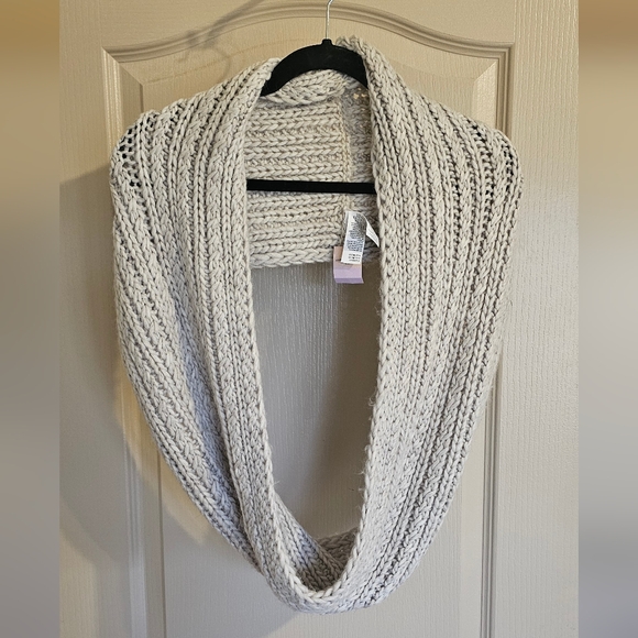 American Eagle Outfitters Accessories - NWT AE American Eagle Outfitters Cable Knit Infinity Scarf Beige